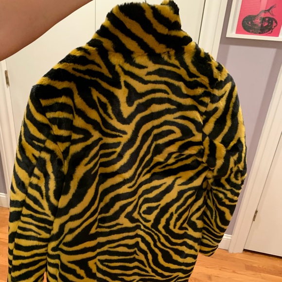 Wild Love of Ours Tiger Faux Fur Coat - Picture 6 of 9